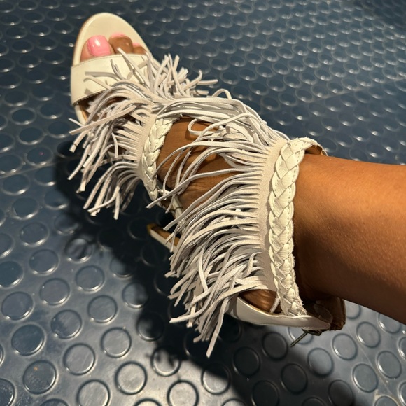 Emily B Billie in white heels - Picture 3 of 12